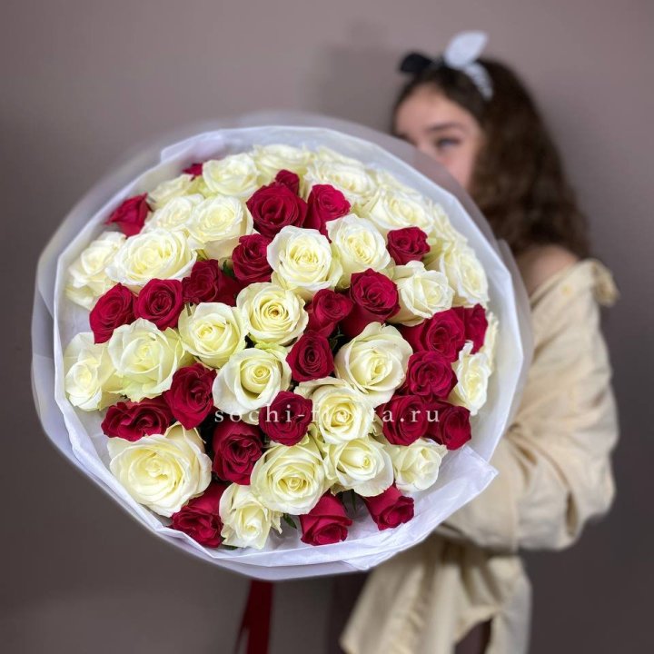 Микс из 55 роз в Окурджаларе
